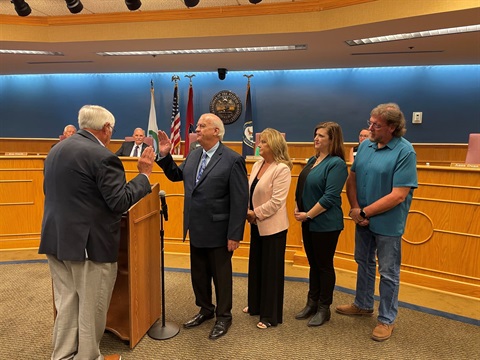 Stevan Pippin takes the oath of office